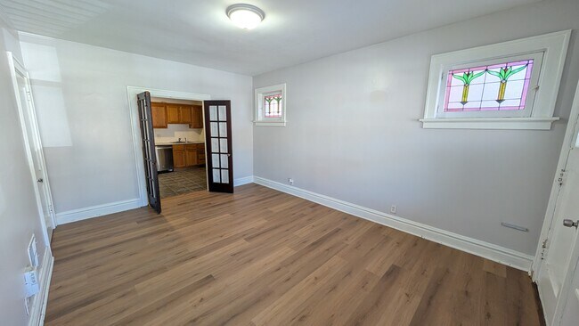 Foto del edificio - 5042 Mardel Ave