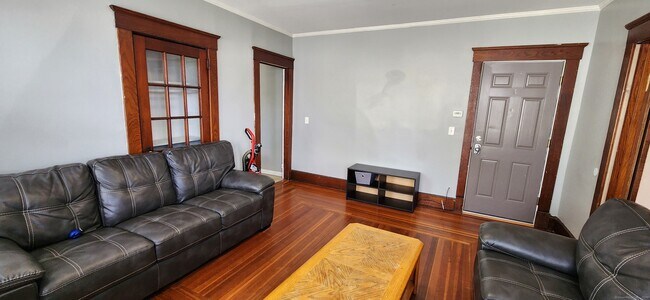 Foto del edificio - 352 Elm St