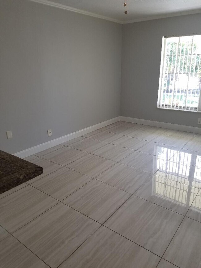 Foto del edificio - 2080 NE 24th Ave