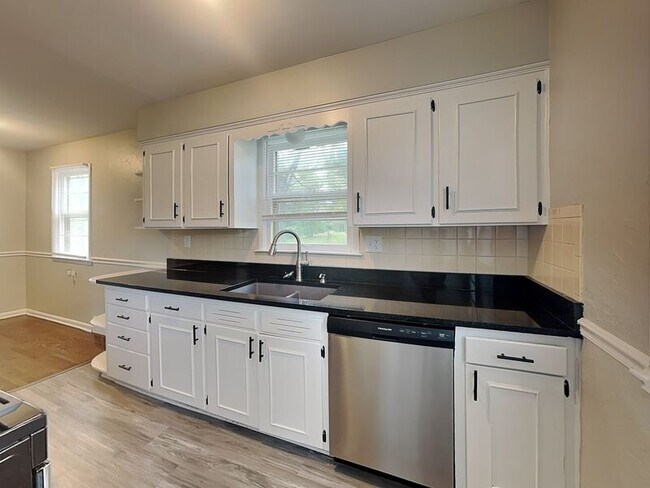 Foto del edificio - 2728 NE 45th St