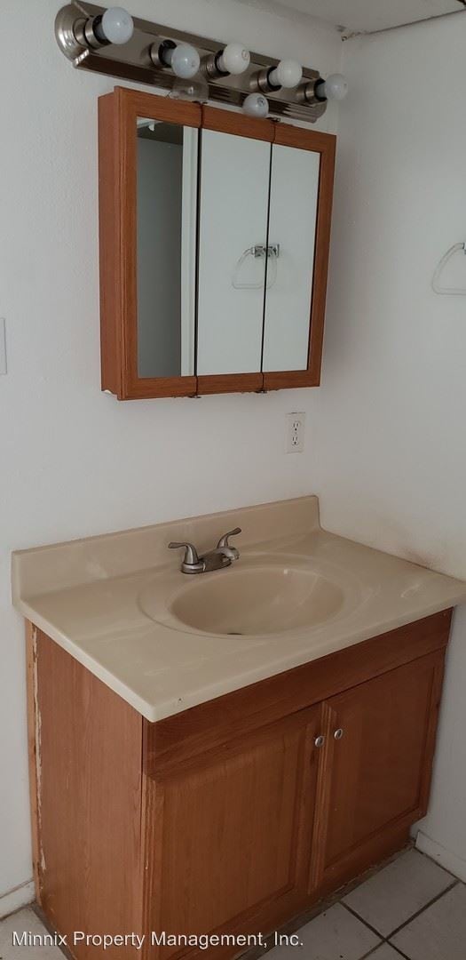 Building Photo - 1 br, 1 bath Apartment - 916 E 17th Street
