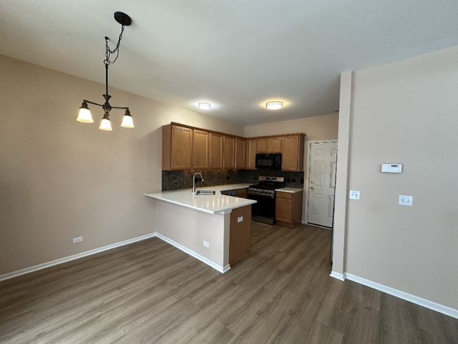 Building Photo - 2401 Sunshine Ln