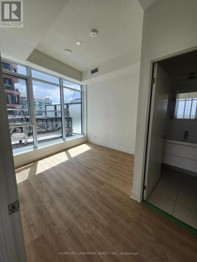 Building Photo - 56-E956 Andre de Grasse St