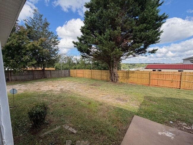 Foto del edificio - 2 bedroom, 1 bath House available NOW