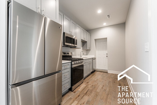 Photo - 926 W 32nd Pl Apartment