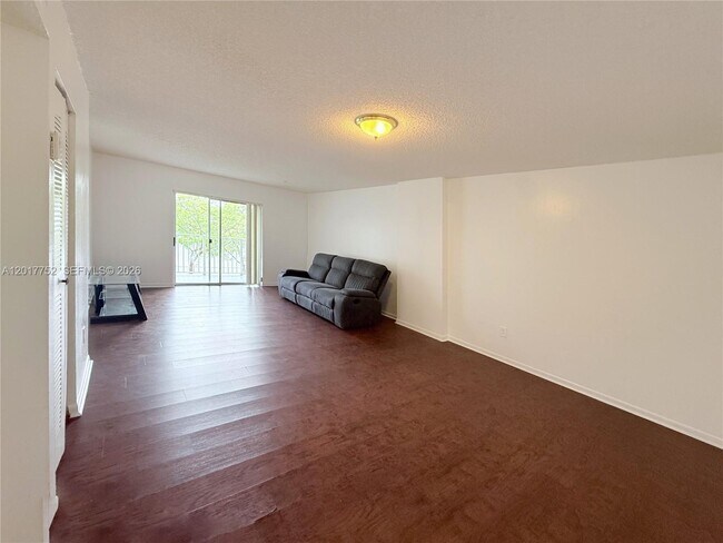 Foto del edificio - 8260 SW 210th St