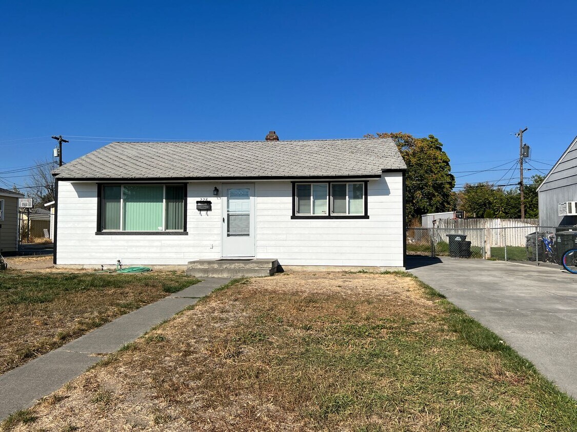 Primary Photo - Cozy 2 bedroom 1 bath House!