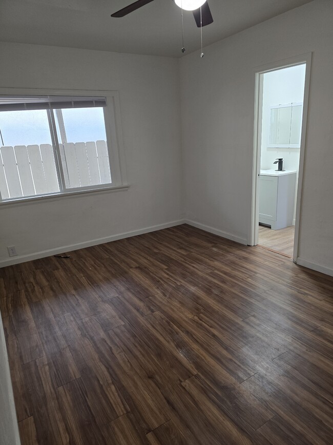 Building Photo - 4527 Esther St