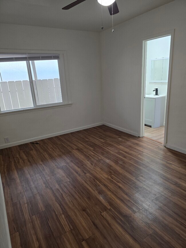 Foto del edificio - 4527 Esther St