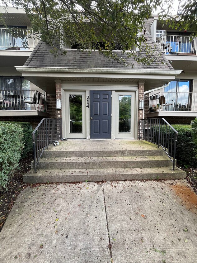 Primary Photo - 214 E Bailey Rd
