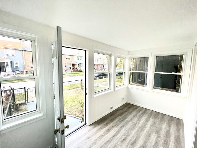 Front Sunroom - 6541 Saint Helena Ave