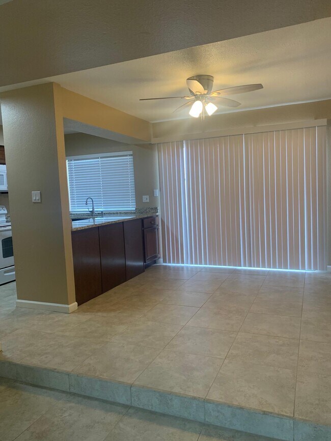 Building Photo - 829 S Casitas Dr