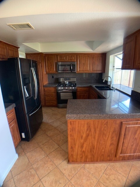 Foto del edificio - 754 Rivertree Dr