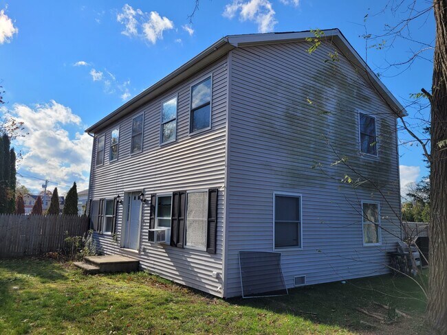 Foto del edificio - 154 E Falmouth Hwy