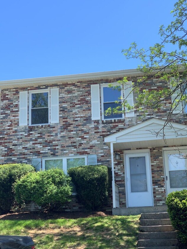 Primary Photo - 4 Bedroom 2.5 half Bath Townhouse