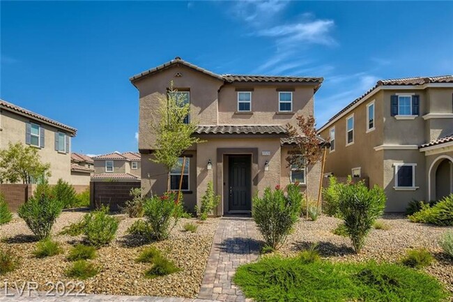 Building Photo - 2 story townhome