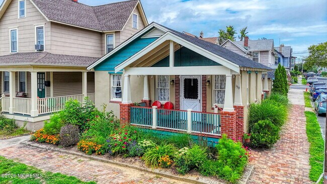 Foto del edificio - 139 Webb Ave