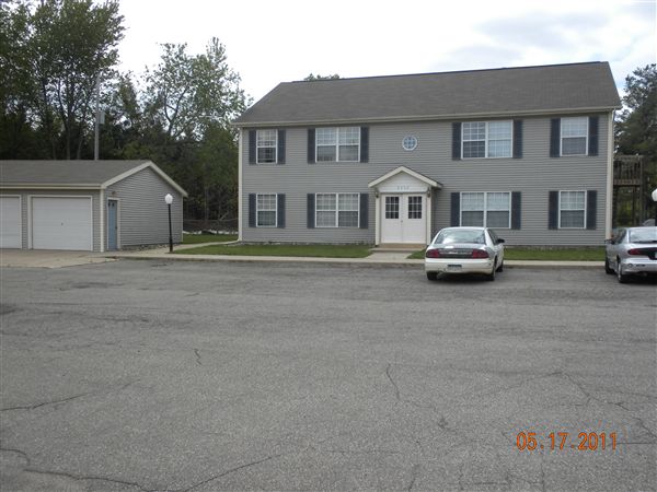 Primary Photo - 2353 W Osterhout Ave