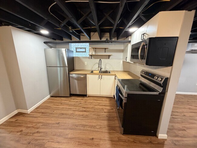 Foto del edificio - 6611 Kennedy Ave