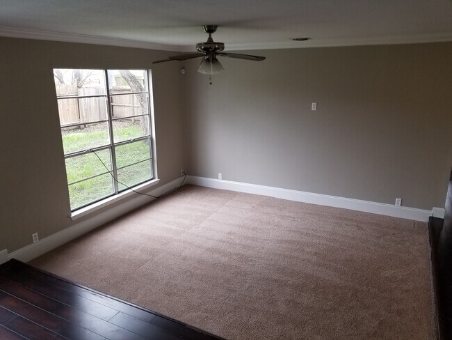 Building Photo - 5618 Crater Lake Dr
