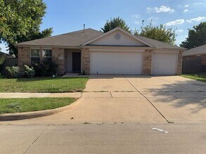 Building Photo - 3003 Elderberry Dr
