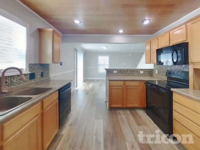 Building Photo - 404 W Warrior Ct