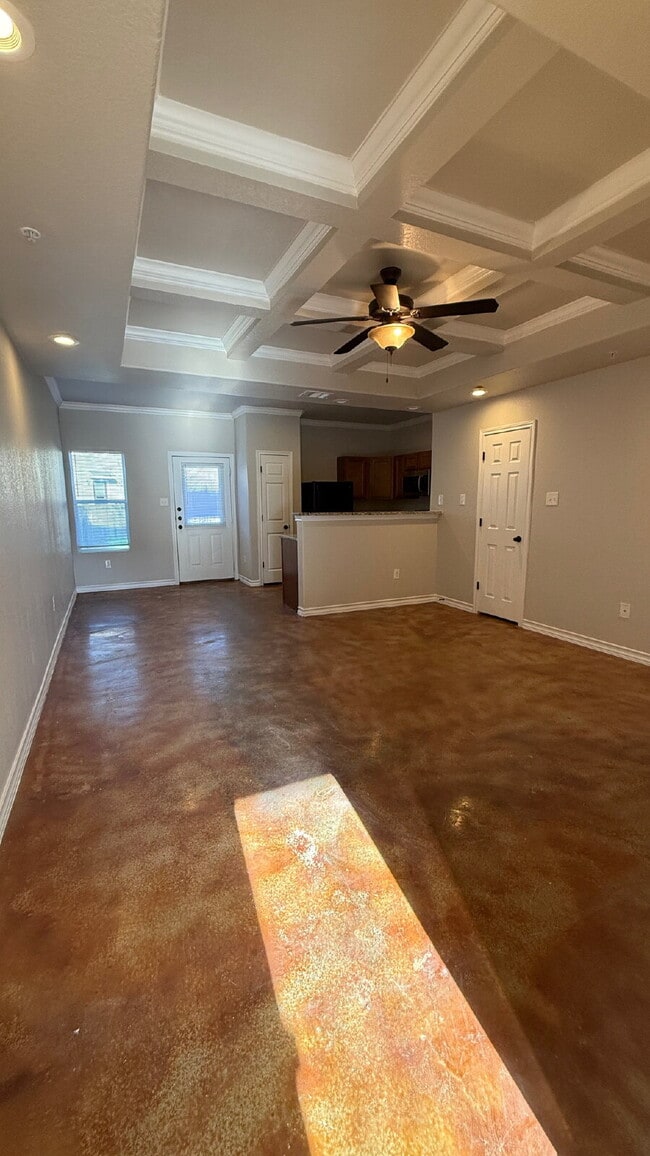 Foto del edificio - Spacious 3 Bed / 2.5 Bath Townhome in Quiet North Side Community