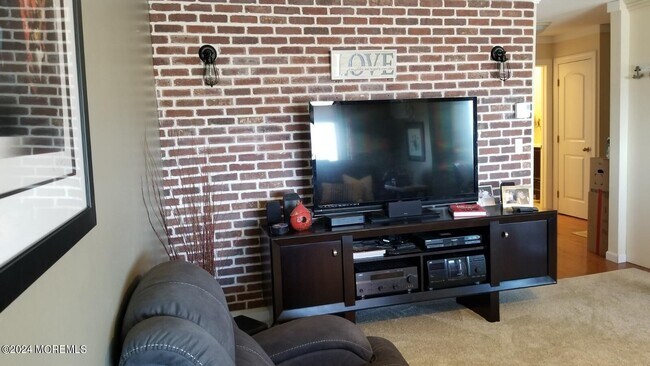 Building Photo - 3 Hillside Ct