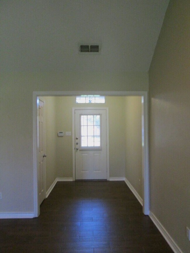 Building Photo - 3 bedroom 2 bath home in Tyler! Coming soon!