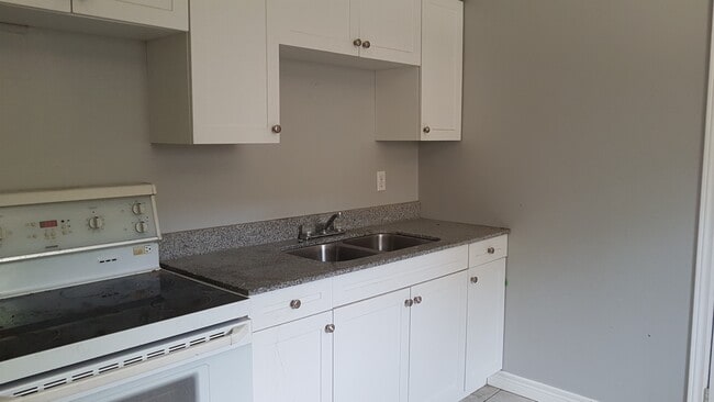 Building Photo - 125 Sutton St