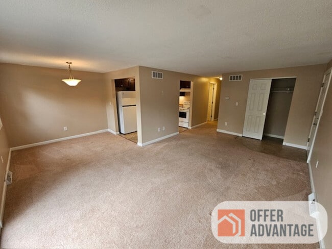 Building Photo - 137 Creekside Dr