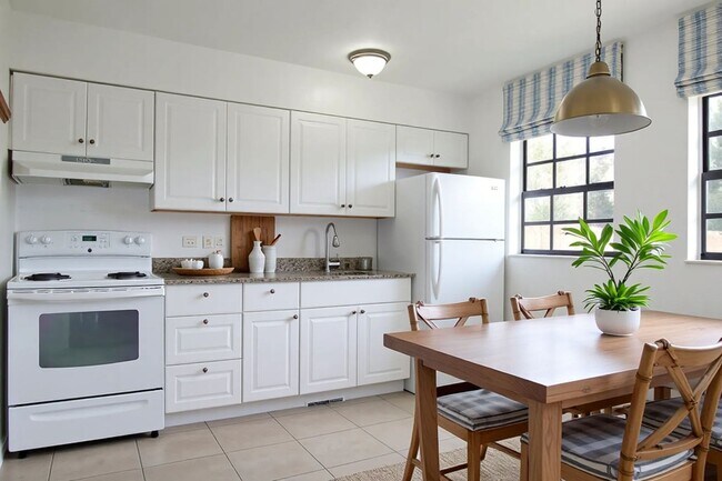 Building Photo - Half Off! 3 Bedroom, 1 Bathroom Home for Rent in Apollo Beach!