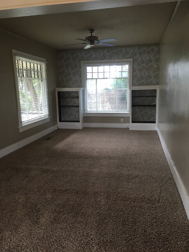 Foto del edificio - Charming 4 bedroom 1 bath home, Pet-Friendly!