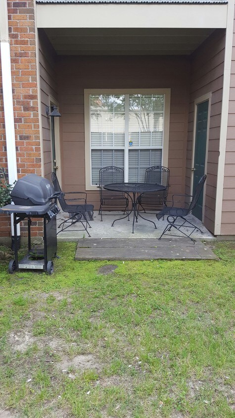 Primary Photo - 710 E Boyd Dr