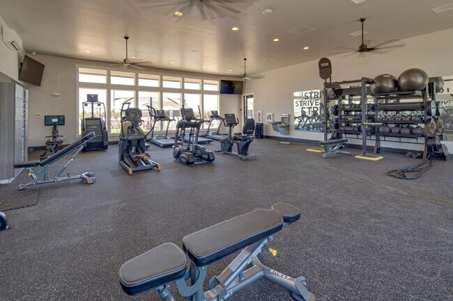 Foto del edificio - POOL & Clubhouse! 3 Bdrm, 2.5 Bath 1450 sq ft Townhouse, All Appliances, Gas Heat & A/C, Pet OK, ...