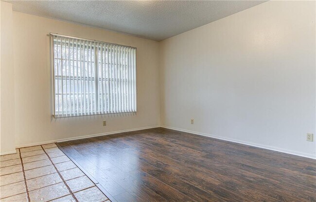 Foto del edificio - 8424 Jamestown Dr