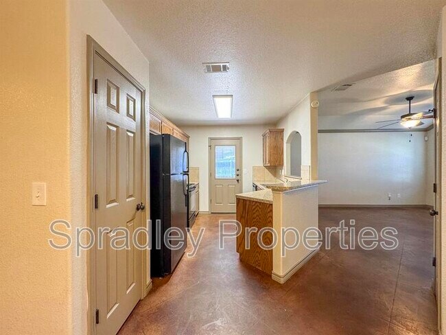 Building Photo - 619B Karey Dr