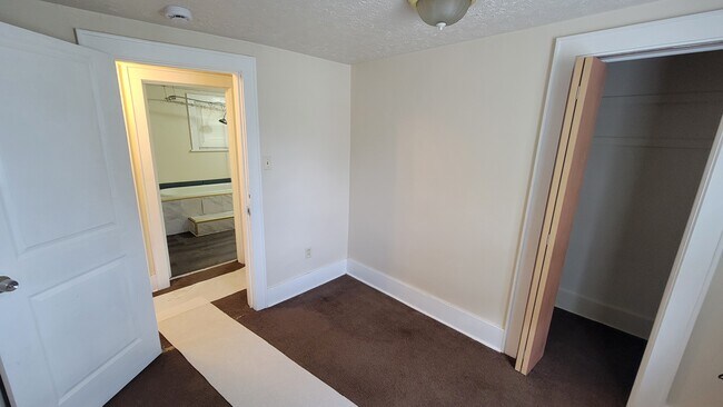 Building Photo - 1573 East Ave