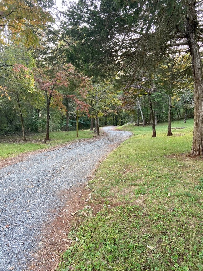 Building Photo - 1544 Hiwassee Rd