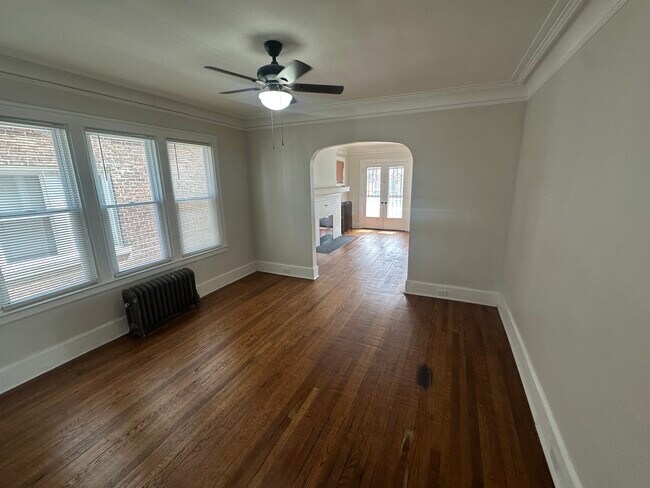 Foto del edificio - 2460 Gladstone St