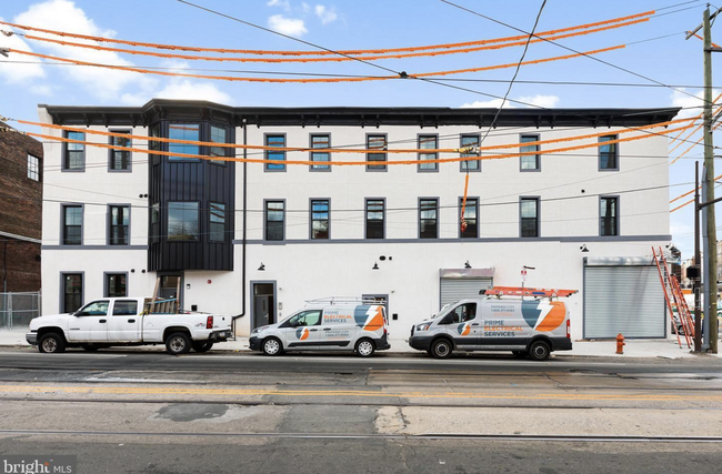 Building Photo - 4000 W Girard Ave