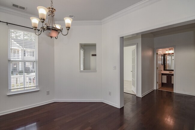 Building Photo - 550 Delafield Dr