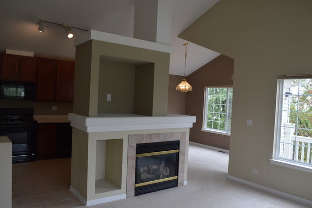 Building Photo - 696 S Rosehall Ln