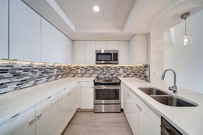 Foto del edificio - 3605 NE 207th St