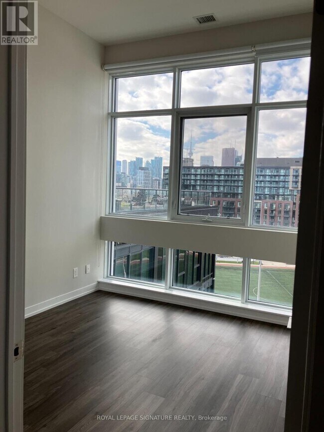 Building Photo - 25 Nicholas Ave