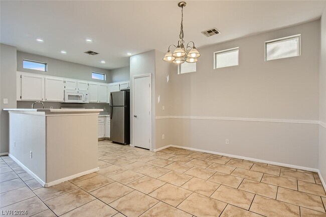 Building Photo - 5276 Vine Hill Ct