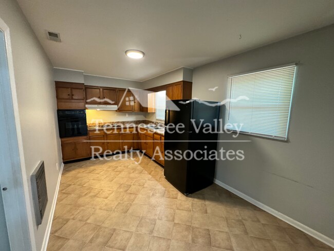 Building Photo - Don't miss out!! 2 Bed unit in Clinton