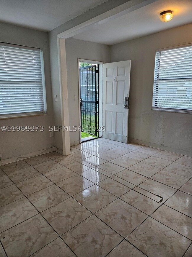 Building Photo - 1437 NE 110th St