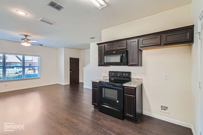Foto del edificio - 1412 Lakecrest Ln