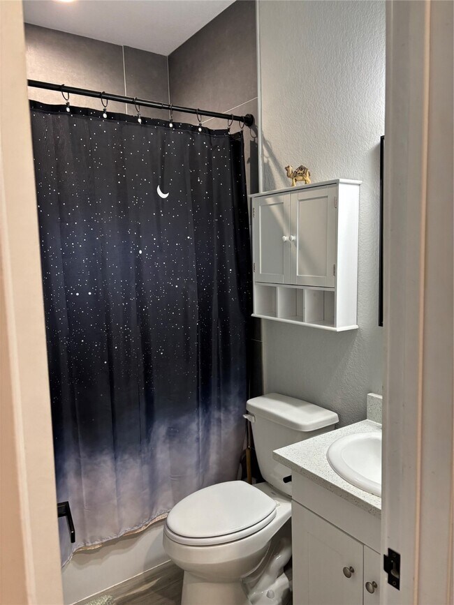 Foto del edificio - 15888 Chestnut Dr